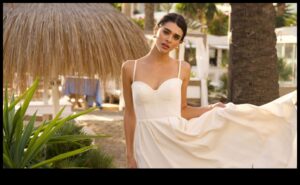 Chic Simplicity: Μοντέρνα νυφική ​​ενδυμασία που αποκαλύφθηκε