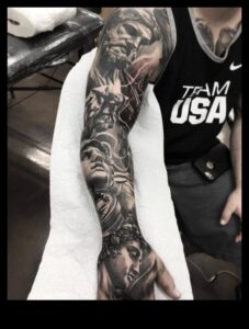 Γλυπτός καμβάς: Ανακαλύψτε την ομορφιά των τατουάζ στο χέρι